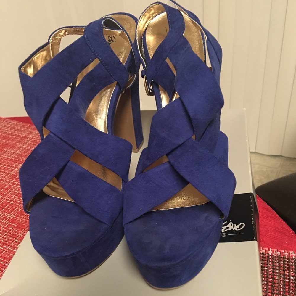 Platform Sandals - Picture 2 of 3